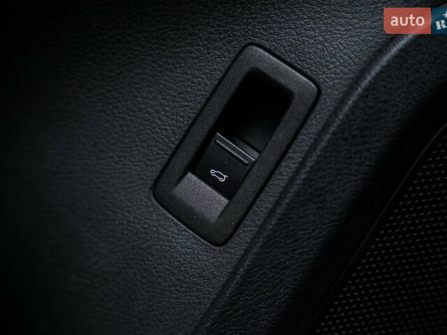 Белый Фольксваген Туарег, объемом двигателя 2.97 л и пробегом 120 тыс. км за 32000 $, фото 37 на Automoto.ua