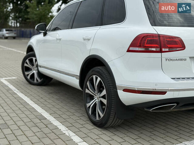 Білий Фольксваген Туарег, об'ємом двигуна 3 л та пробігом 135 тис. км за 32900 $, фото 13 на Automoto.ua