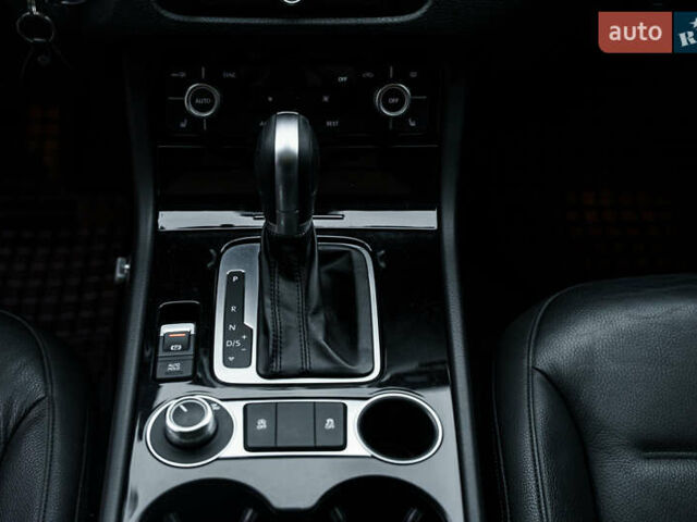 Белый Фольксваген Туарег, объемом двигателя 2.97 л и пробегом 120 тыс. км за 32000 $, фото 20 на Automoto.ua