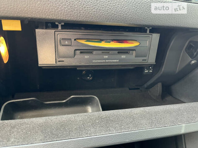 Білий Фольксваген Туарег, об'ємом двигуна 2.97 л та пробігом 300 тис. км за 21900 $, фото 22 на Automoto.ua