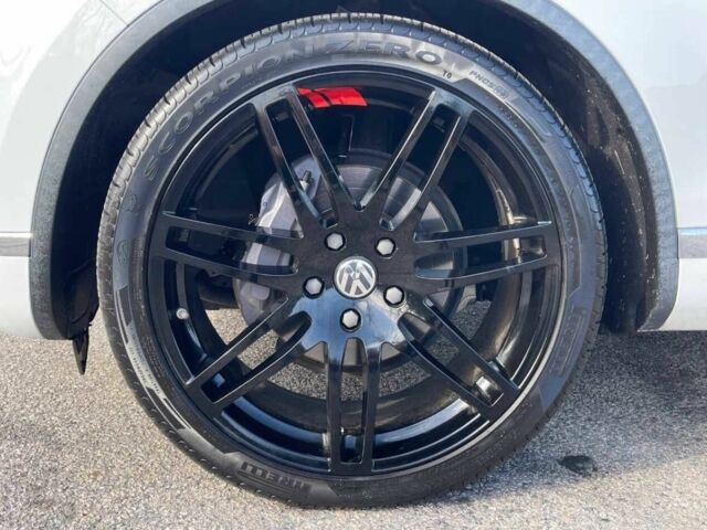 Белый Фольксваген Туарег, объемом двигателя 0 л и пробегом 31 тыс. км за 16000 $, фото 18 на Automoto.ua