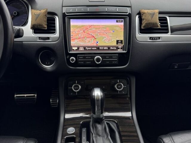 Белый Фольксваген Туарег, объемом двигателя 3 л и пробегом 238 тыс. км за 22500 $, фото 17 на Automoto.ua