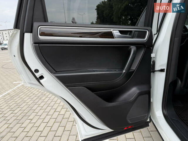 Білий Фольксваген Туарег, об'ємом двигуна 3 л та пробігом 135 тис. км за 32900 $, фото 31 на Automoto.ua