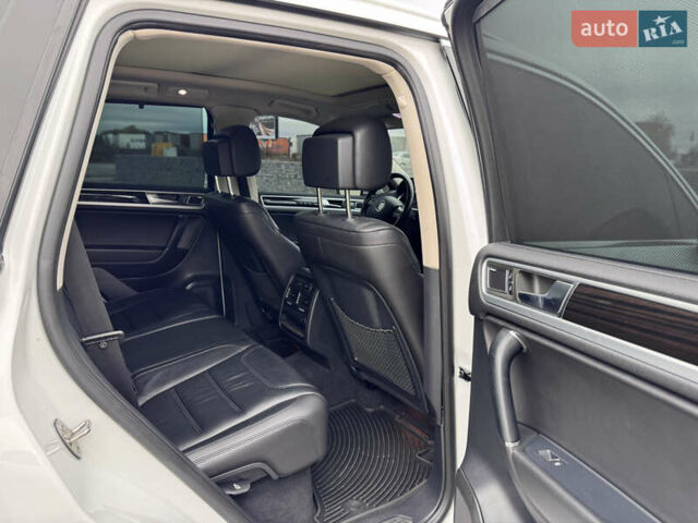 Фольксваген Туарег 2016 в Мукачеве на Automoto.ua Белый Фольксваген Туарег, объемом двигателя 3 л и пробегом 238 тыс. км за 22500 $, фото 27 на Automoto.ua