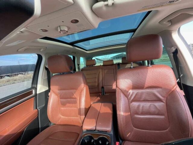 Белый Фольксваген Туарег, объемом двигателя 0 л и пробегом 31 тыс. км за 16000 $, фото 14 на Automoto.ua