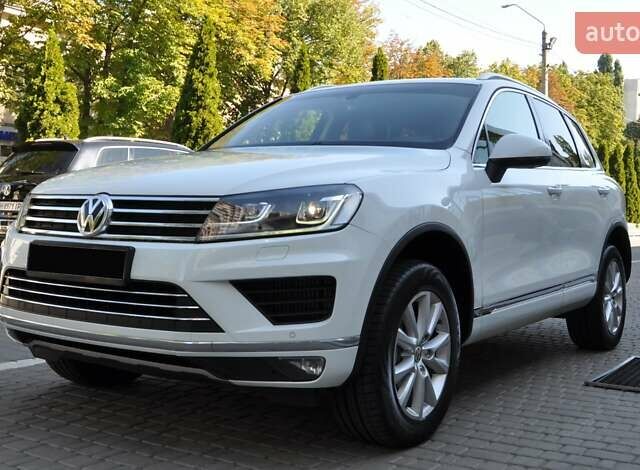 Белый Фольксваген Туарег, объемом двигателя 2.97 л и пробегом 263 тыс. км за 23000 $, фото 1 на Automoto.ua