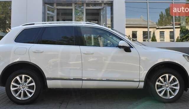 Белый Фольксваген Туарег, объемом двигателя 2.97 л и пробегом 263 тыс. км за 23000 $, фото 11 на Automoto.ua