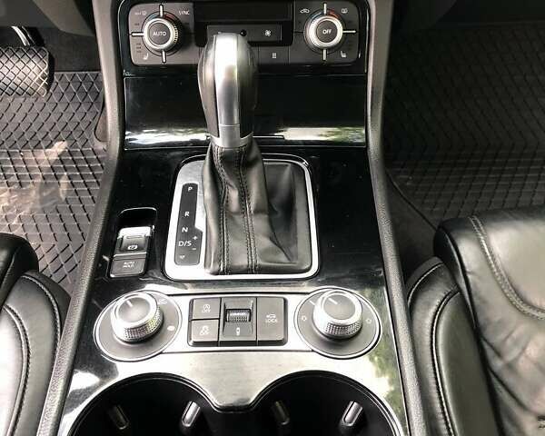 Білий Фольксваген Туарег, об'ємом двигуна 3 л та пробігом 222 тис. км за 24999 $, фото 28 на Automoto.ua