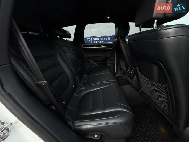 Білий Фольксваген Туарег, об'ємом двигуна 3 л та пробігом 135 тис. км за 32900 $, фото 40 на Automoto.ua