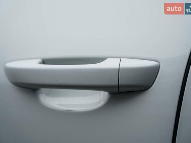 Белый Фольксваген Туарег, объемом двигателя 2.97 л и пробегом 120 тыс. км за 32000 $, фото 13 на Automoto.ua