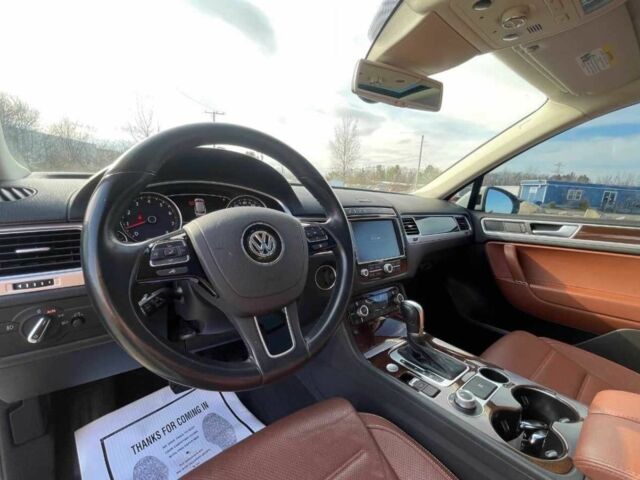 Белый Фольксваген Туарег, объемом двигателя 0 л и пробегом 31 тыс. км за 16000 $, фото 15 на Automoto.ua