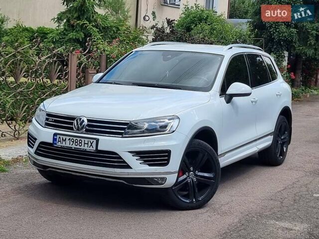 Белый Фольксваген Туарег, объемом двигателя 2.97 л и пробегом 237 тыс. км за 31000 $, фото 1 на Automoto.ua