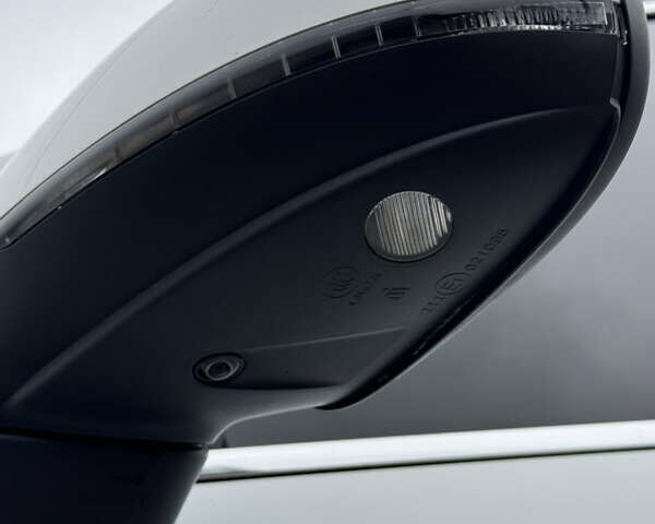 Белый Фольксваген Туарег, объемом двигателя 2.97 л и пробегом 418 тыс. км за 22900 $, фото 12 на Automoto.ua