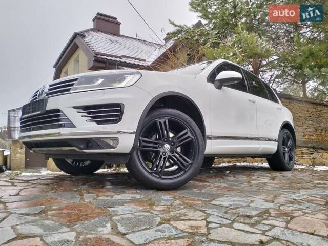 Белый Фольксваген Туарег, объемом двигателя 3 л и пробегом 183 тыс. км за 28700 $, фото 5 на Automoto.ua