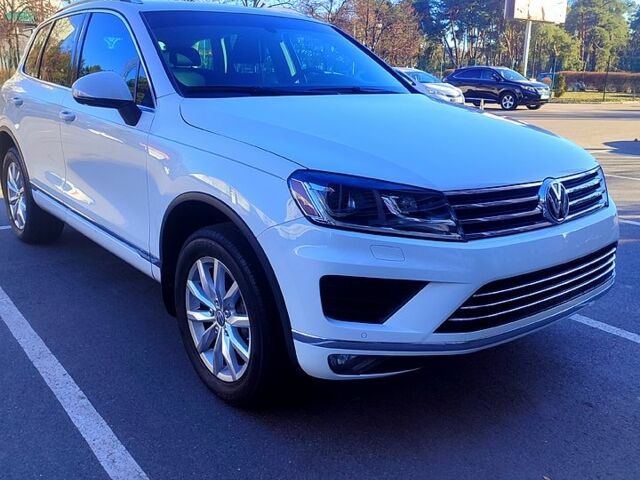 Белый Фольксваген Туарег, объемом двигателя 3.6 л и пробегом 187 тыс. км за 20000 $, фото 1 на Automoto.ua