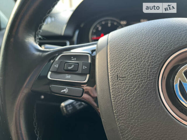 Білий Фольксваген Туарег, об'ємом двигуна 2.97 л та пробігом 300 тис. км за 21900 $, фото 36 на Automoto.ua