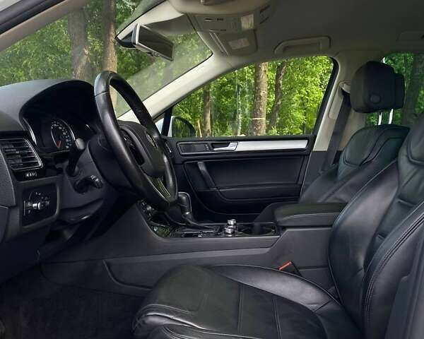 Білий Фольксваген Туарег, об'ємом двигуна 3 л та пробігом 222 тис. км за 24999 $, фото 6 на Automoto.ua