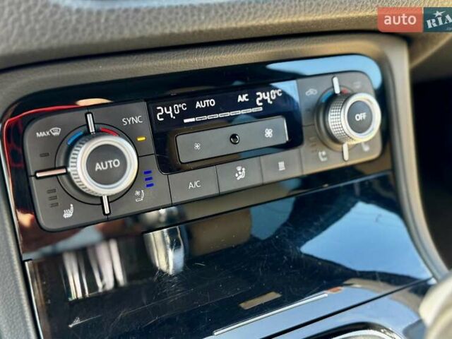 Белый Фольксваген Туарег, объемом двигателя 2.97 л и пробегом 172 тыс. км за 31500 $, фото 32 на Automoto.ua