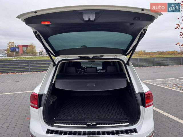 Фольксваген Туарег 2016 в Мукачеве на Automoto.ua Белый Фольксваген Туарег, объемом двигателя 3 л и пробегом 238 тыс. км за 22500 $, фото 25 на Automoto.ua