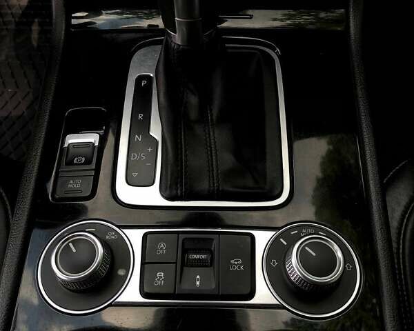 Білий Фольксваген Туарег, об'ємом двигуна 3 л та пробігом 222 тис. км за 24999 $, фото 26 на Automoto.ua