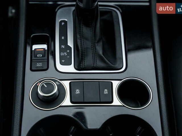 Белый Фольксваген Туарег, объемом двигателя 2.97 л и пробегом 120 тыс. км за 32000 $, фото 21 на Automoto.ua