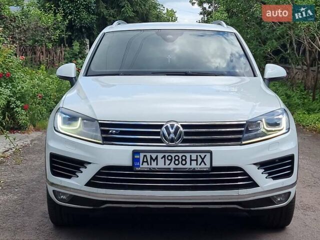 Белый Фольксваген Туарег, объемом двигателя 2.97 л и пробегом 237 тыс. км за 31000 $, фото 2 на Automoto.ua