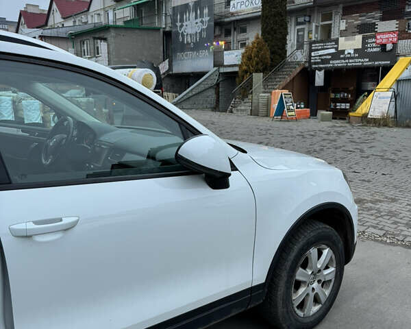 Білий Фольксваген Туарег, об'ємом двигуна 2.97 л та пробігом 270 тис. км за 23500 $, фото 3 на Automoto.ua