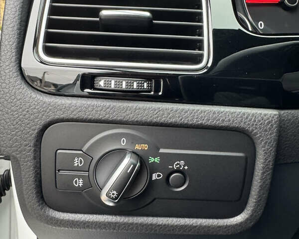 Белый Фольксваген Туарег, объемом двигателя 2.97 л и пробегом 418 тыс. км за 22900 $, фото 24 на Automoto.ua