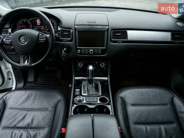 Белый Фольксваген Туарег, объемом двигателя 2.97 л и пробегом 120 тыс. км за 32000 $, фото 15 на Automoto.ua