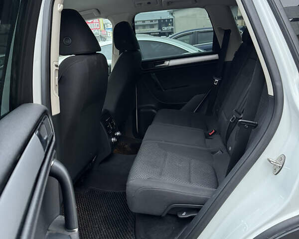 Білий Фольксваген Туарег, об'ємом двигуна 2.97 л та пробігом 270 тис. км за 23500 $, фото 13 на Automoto.ua