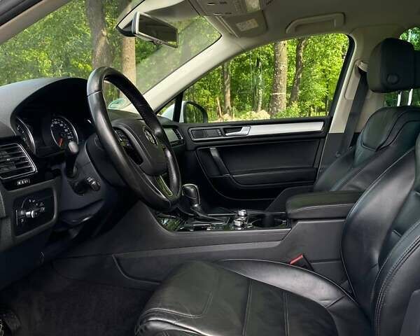 Білий Фольксваген Туарег, об'ємом двигуна 3 л та пробігом 222 тис. км за 24999 $, фото 5 на Automoto.ua