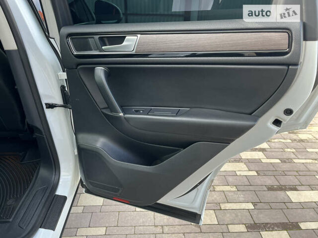 Білий Фольксваген Туарег, об'ємом двигуна 2.97 л та пробігом 300 тис. км за 21900 $, фото 40 на Automoto.ua