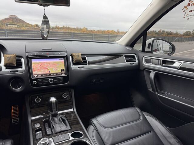 Белый Фольксваген Туарег, объемом двигателя 3 л и пробегом 238 тыс. км за 22500 $, фото 14 на Automoto.ua