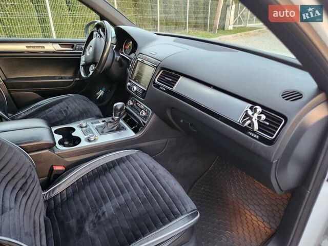 Белый Фольксваген Туарег, объемом двигателя 2.97 л и пробегом 269 тыс. км за 26900 $, фото 11 на Automoto.ua
