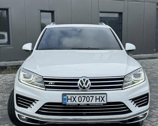 Білий Фольксваген Туарег, об'ємом двигуна 3 л та пробігом 131 тис. км за 34800 $, фото 1 на Automoto.ua