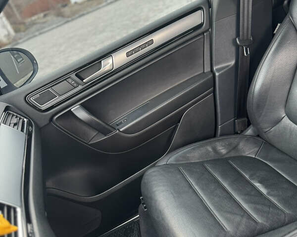 Білий Фольксваген Туарег, об'ємом двигуна 3 л та пробігом 131 тис. км за 34800 $, фото 11 на Automoto.ua