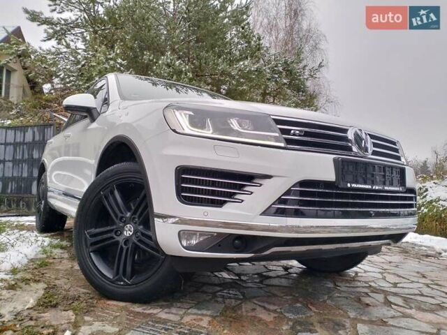 Белый Фольксваген Туарег, объемом двигателя 3 л и пробегом 183 тыс. км за 28700 $, фото 2 на Automoto.ua