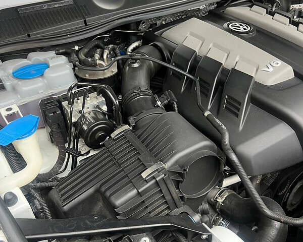 Белый Фольксваген Туарег, объемом двигателя 2.97 л и пробегом 188 тыс. км за 29200 $, фото 43 на Automoto.ua