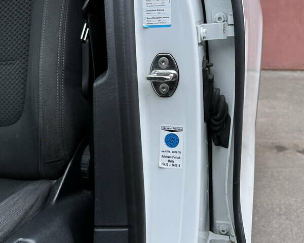 Білий Фольксваген Туарег, об'ємом двигуна 2.97 л та пробігом 270 тис. км за 23500 $, фото 22 на Automoto.ua