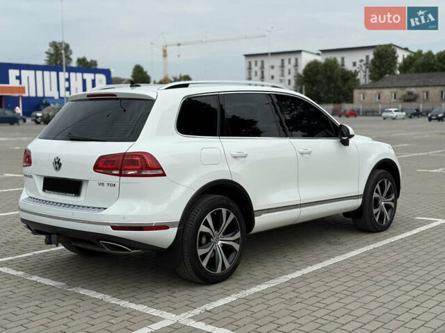 Білий Фольксваген Туарег, об'ємом двигуна 3 л та пробігом 135 тис. км за 32900 $, фото 4 на Automoto.ua
