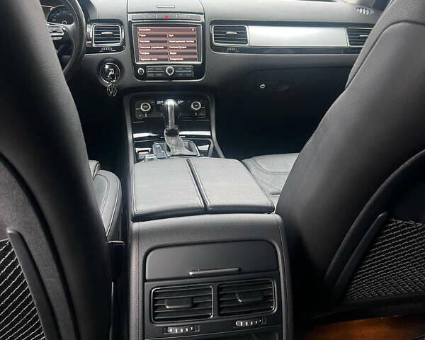 Белый Фольксваген Туарег, объемом двигателя 2.97 л и пробегом 188 тыс. км за 29200 $, фото 22 на Automoto.ua