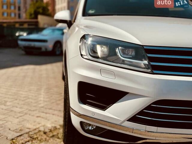 Белый Фольксваген Туарег, объемом двигателя 2.97 л и пробегом 172 тыс. км за 31500 $, фото 7 на Automoto.ua