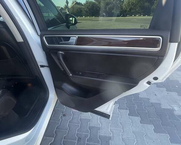 Фольксваген Туарег 2016 в Белой Церкве на Automoto.ua Белый Фольксваген Туарег, объемом двигателя 3 л и пробегом 264 тыс. км за 24500 $, фото 24 на Automoto.ua