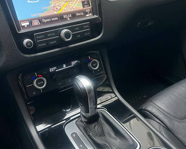 Белый Фольксваген Туарег, объемом двигателя 2.97 л и пробегом 188 тыс. км за 29200 $, фото 18 на Automoto.ua