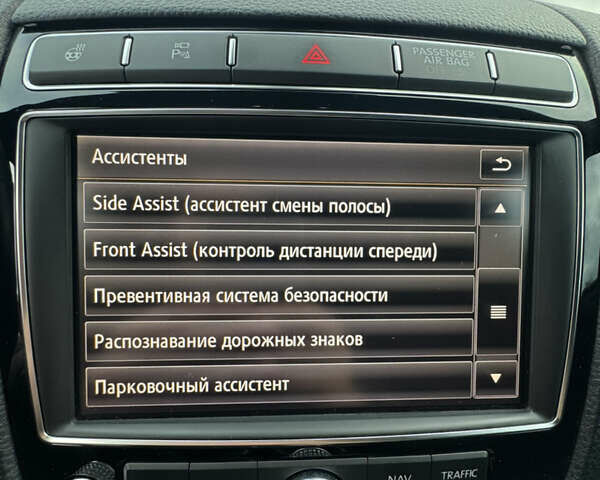 Білий Фольксваген Туарег, об'ємом двигуна 3 л та пробігом 131 тис. км за 34800 $, фото 29 на Automoto.ua