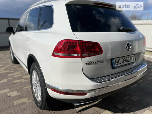 Білий Фольксваген Туарег, об'ємом двигуна 2.97 л та пробігом 300 тис. км за 21900 $, фото 18 на Automoto.ua