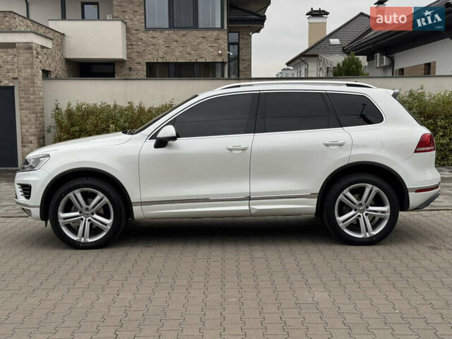 Белый Фольксваген Туарег, объемом двигателя 2.97 л и пробегом 418 тыс. км за 22900 $, фото 3 на Automoto.ua