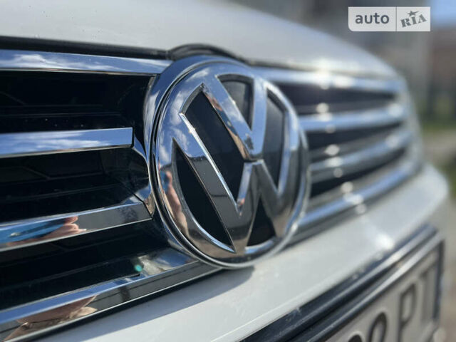 Білий Фольксваген Туарег, об'ємом двигуна 2.97 л та пробігом 300 тис. км за 21900 $, фото 17 на Automoto.ua