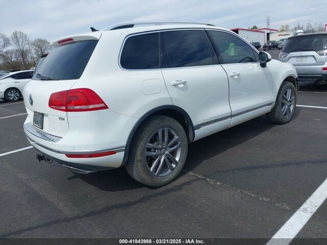 Белый Фольксваген Туарег, объемом двигателя 3 л и пробегом 196 тыс. км за 18900 $, фото 4 на Automoto.ua