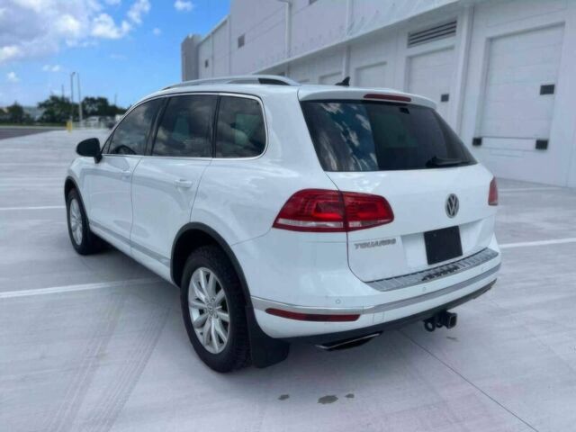 Белый Фольксваген Туарег, объемом двигателя 3.6 л и пробегом 71 тыс. км за 7500 $, фото 5 на Automoto.ua